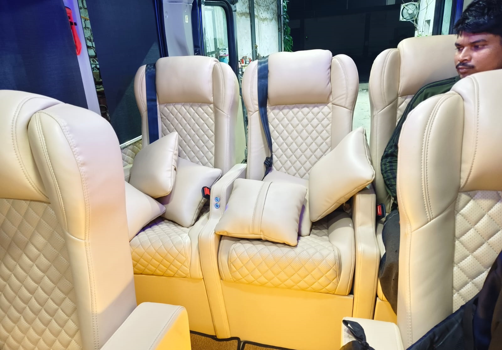 6+1 Seater Luxury Urbania